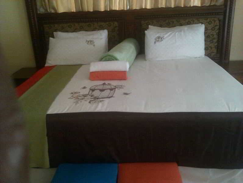 Bulawayo Continental Hotel Bagian luar foto